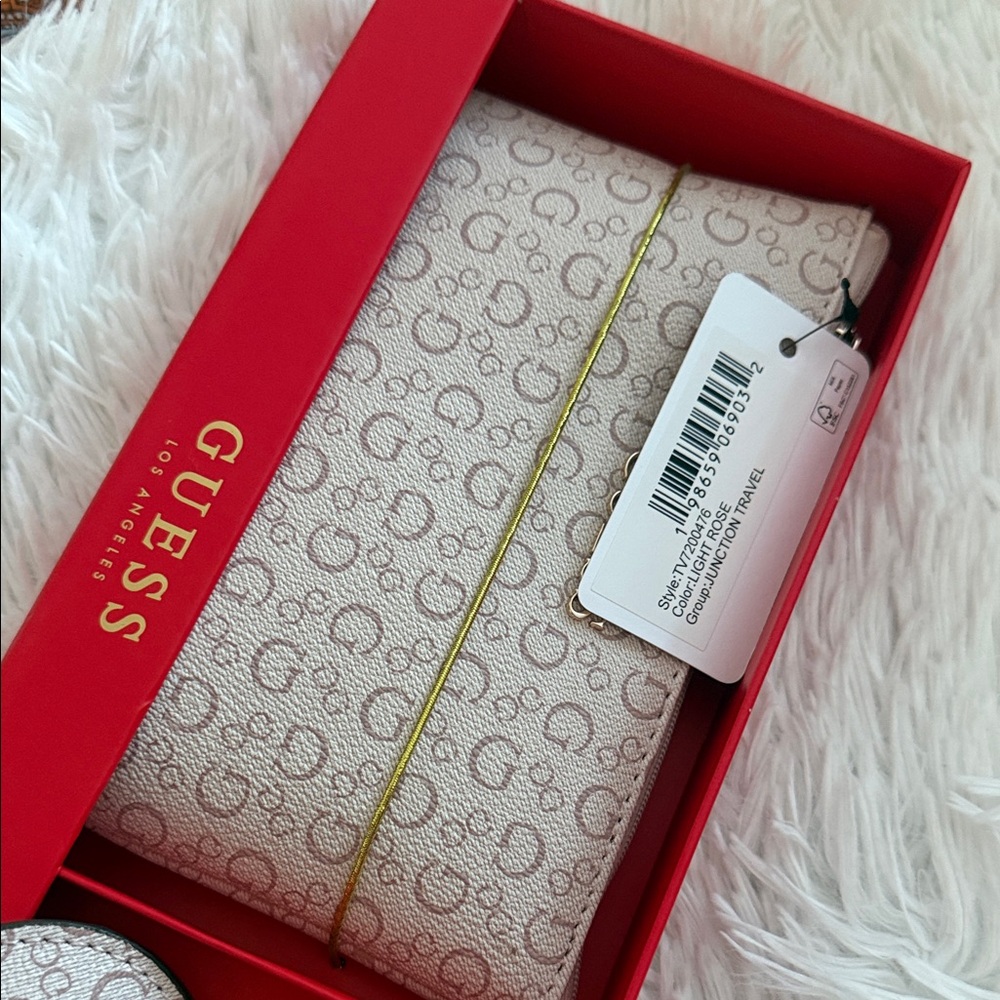 Guess Light Beige Wallet and Keychain Set | Valentines Gift 💝 - Picture 3 of 6